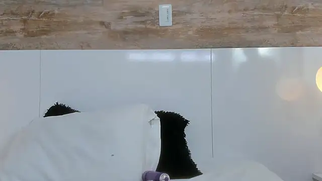 Nikol Lopez  online show from 04/12/26, 11:04