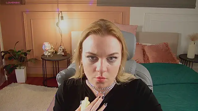 Glow Margo online show from 04/06/26, 12:52