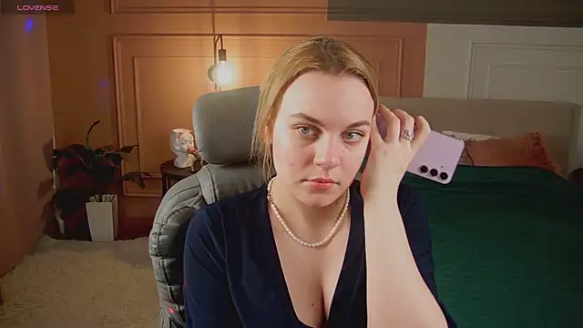 Glow Margo online show from 04/10/26, 01:11