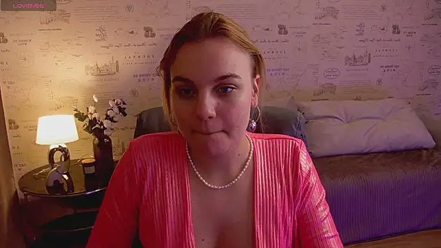Glow Margo online show from 05/07/26, 01:11