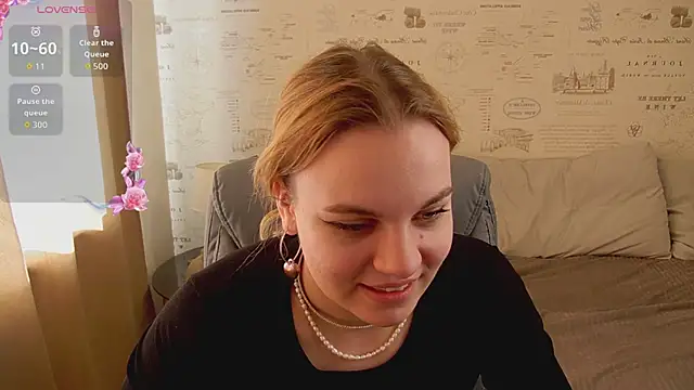 Snapshot of Glow_Margo chatting on 06/18/26, 01:17 Glow Margo online show from 06/18/26, 01:17