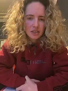 Snapshot of curlyirishgirl chatting on 03/02/26, 12:02 curlyirishgirl online show from 03/02/26, 12:02