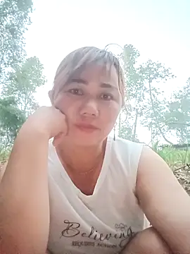 Snapshot of lyly_sexx chatting on 04/17/26, 10:46 lyly sexx online show from 04/17/26, 10:46