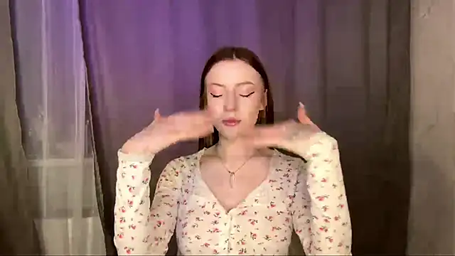 Rosalielue online show from 05/17/26, 06:59