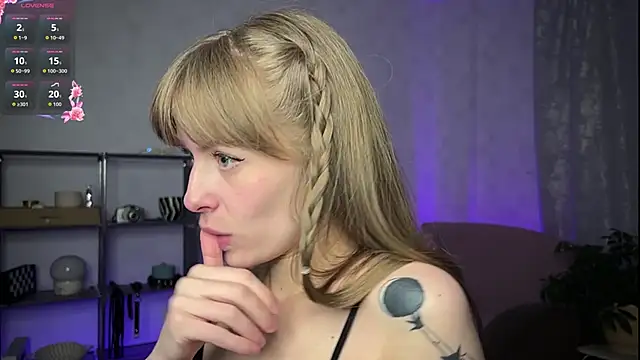 RosaMoore online show from 04/24/26, 02:52