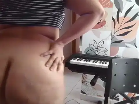 Snapshot of midsize_94 chatting on 02/25/26, 03:32 midsize 94 online show from 02/25/26, 03:32