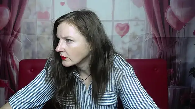 Snapshot of MeganPirs chatting on 07/14/26, 05:01 MeganPirs online show from 07/14/26, 05:01