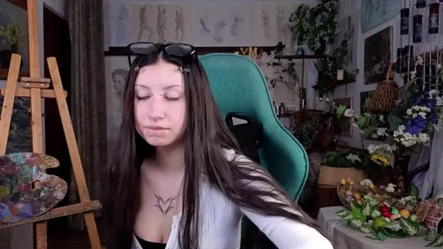 EffieMeowley online show from 04/18/26, 05:55