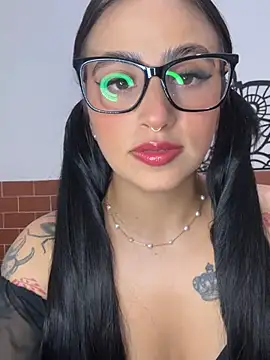 Snapshot of Emily_cute777 chatting on 03/01/26, 06:37 Emily cute777 online show from 03/01/26, 06:37