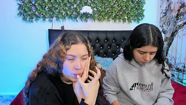 valeria and zoe online show from 04/29/26, 02:10