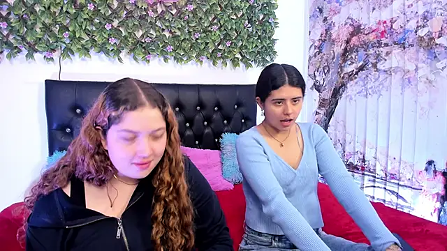 valeria and zoe online show from 05/19/26, 02:12