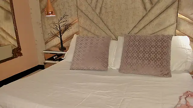 EmeelyMuller online show from 04/11/26, 06:07