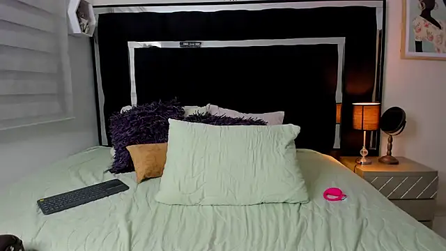 Tiana moon online show from 05/15/26, 10:50
