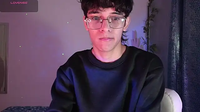 Snapshot of noah_millerx chatting on 03/02/26, 04:14 noah millerx online show from 03/02/26, 04:14