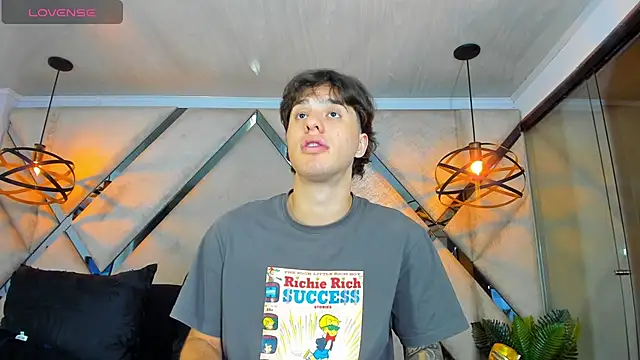 EXCLUSIVE8 online show from 04/16/26, 04:02