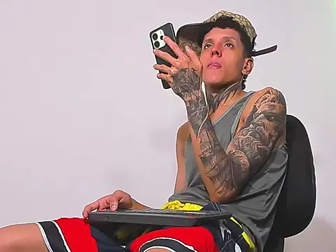 gabriel reyes21 online show from 05/19/26, 01:06