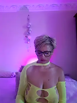 Snapshot of LunaBlaise chatting on 06/22/26, 07:49 LunaBlaise online show from 06/22/26, 07:49