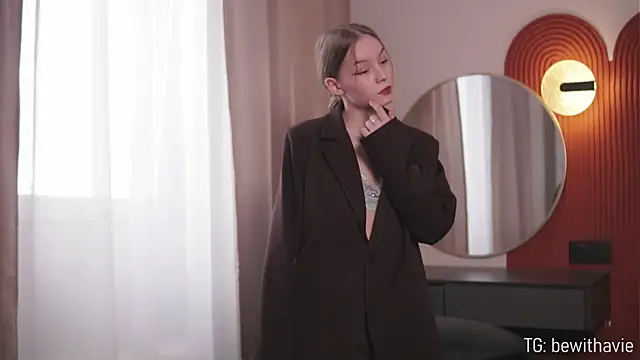 VenaLammo online show from 03/29/26, 01:33