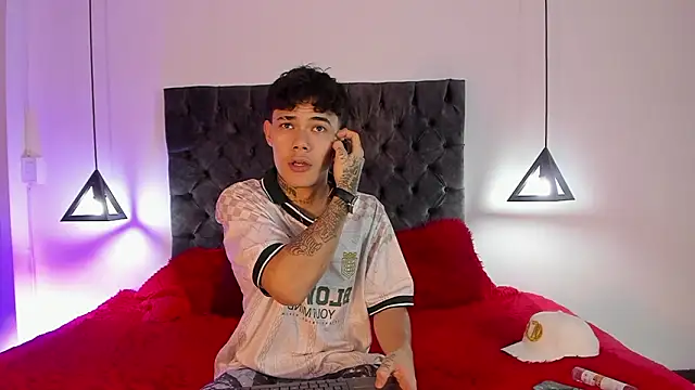 Snapshot of im_seven chatting on 02/28/26, 04:02 im seven online show from 02/28/26, 04:02