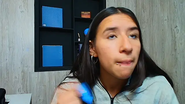 LilyRossi  online show from 05/07/26, 12:54