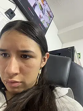 LilyRossi  online show from 07/15/26, 12:54