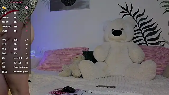 Snapshot of Milla_Rose_ chatting on 02/28/26, 01:23 Milla Rose online show from 02/28/26, 01:23