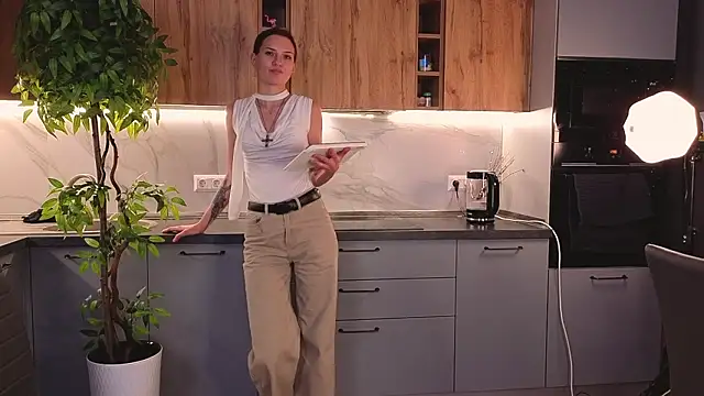 Snapshot of BritneySwiss chatting on 03/03/26, 07:53 BritneySwiss online show from 03/03/26, 07:53