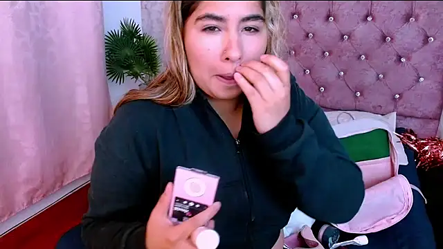 Sofiazaf  online show from 04/06/26, 12:28