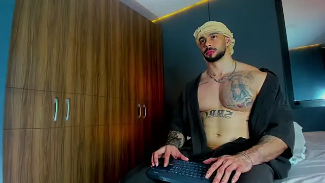 massimo visconti online show from 03/11/26, 02:39