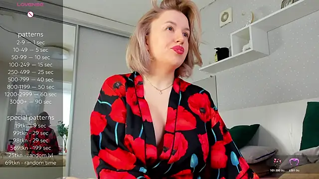 crowned goddess online show from 03/25/26, 01:33