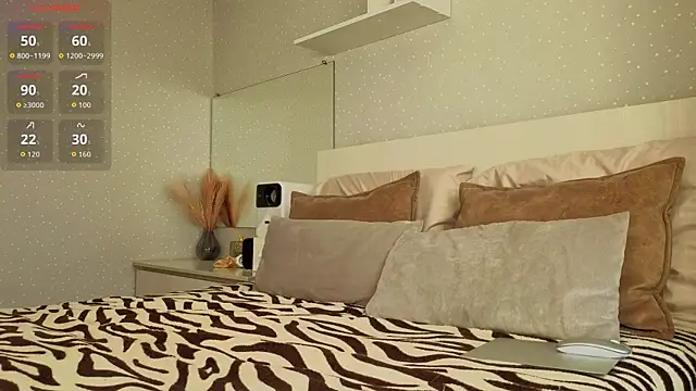crowned goddess online show from 05/02/26, 01:43