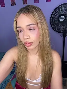 Snapshot of Anna25w chatting on 04/14/26, 01:44 Anna25w online show from 04/14/26, 01:44