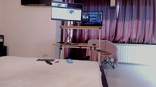 Snapshot of LadyAriaHunt chatting on 04/06/26, 09:10 LadyAriaHunt online show from 04/06/26, 09:10