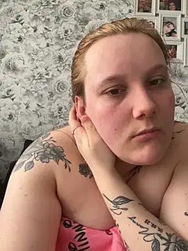 Snapshot of SassieBlondie chatting on 03/01/26, 01:57 SassieBlondie online show from 03/01/26, 01:57