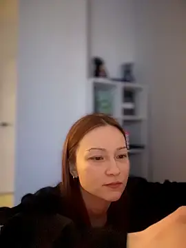 SadieSink  online show from 04/04/26, 06:11