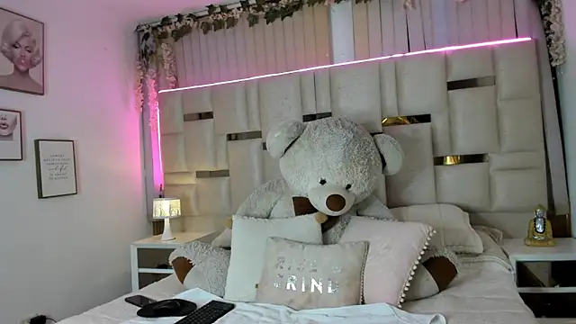 Hanna klover online show from 04/11/26, 04:06