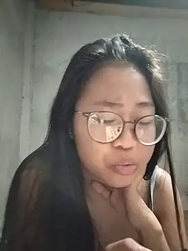 Snapshot of angelpinay44 chatting on 07/10/26, 03:58 angelpinay44 online show from 07/10/26, 03:58