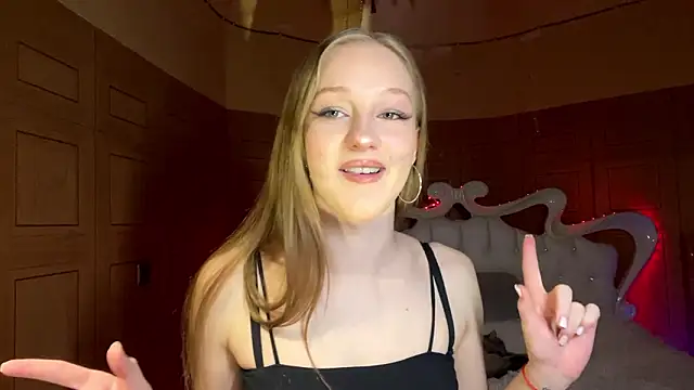 Anika Socutehe online show from 03/18/26, 09:40