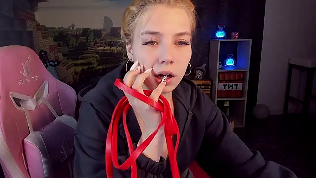 RosaFowler online show from 03/28/26, 09:42