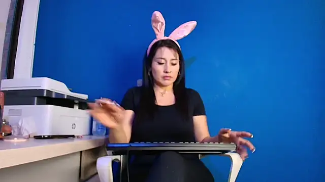 Terra  Rouse  online show from 04/06/26, 11:11