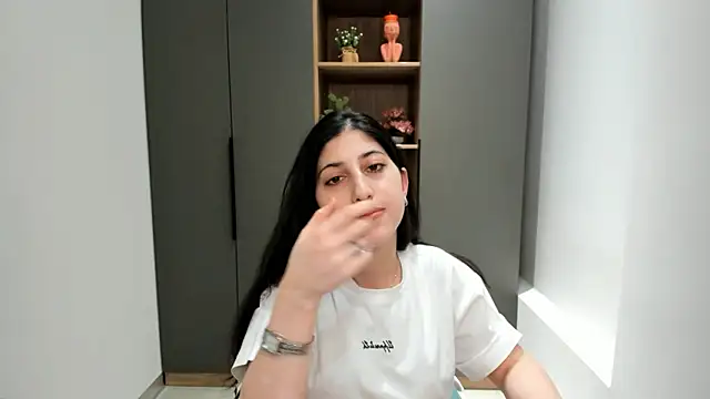 Snapshot of KatinaArds chatting on 03/02/26, 09:05 KatinaArds online show from 03/02/26, 09:05