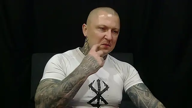 Snapshot of devilWithTats chatting on 05/25/26, 07:25 devilWithTats online show from 05/25/26, 07:25