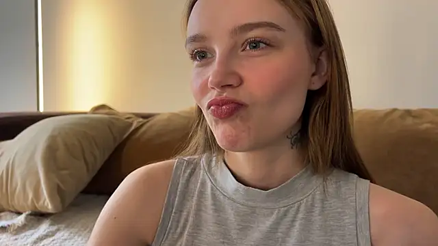 Lolatatee online show from 04/11/26, 10:41