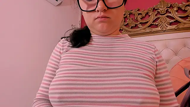 Snapshot of AllyRoux chatting on 04/29/26, 11:58 AllyRoux online show from 04/29/26, 11:58