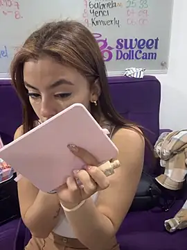   Nahomy online show from 04/06/26, 12:06