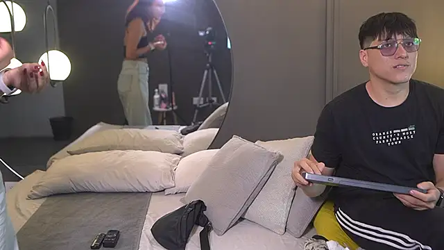 Mia and Belmonth online show from 03/27/26, 06:51