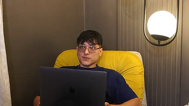 Mia and Belmonth online show from 03/28/26, 07:02