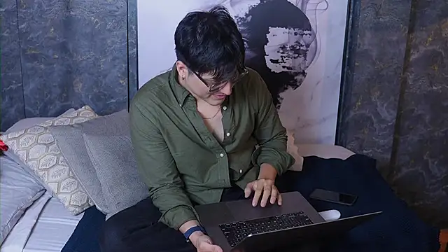 Mia and Belmonth online show from 04/13/26, 06:46