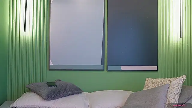 Mia and Belmonth online show from 04/17/26, 06:55