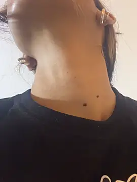 VioletaHills  online show from 04/06/26, 12:17